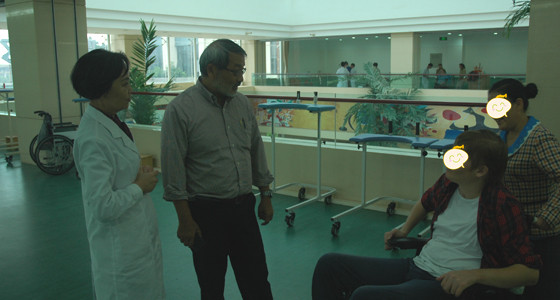 Dr. Wise Young e Dr. Zhu Hui no Hospital Tongren